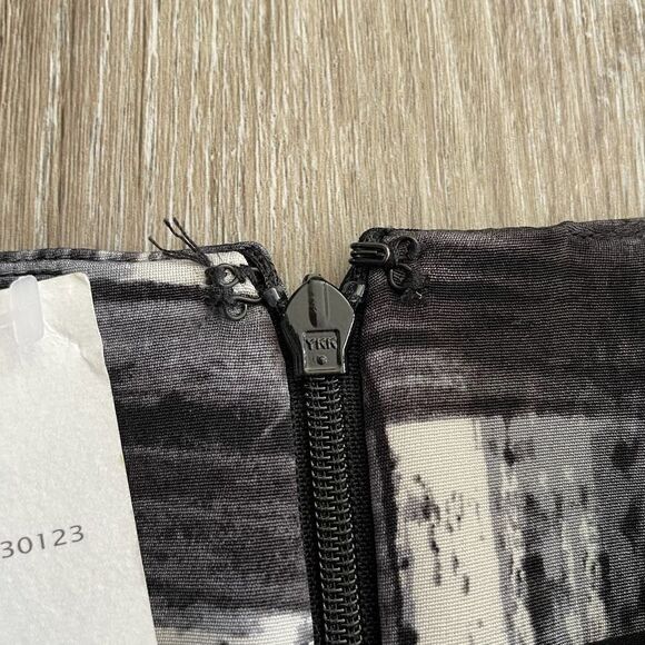 NWT Vince Black Graphic Silk Pencil Skirt - Size: 4 - Picture 8 of 9